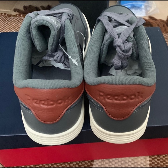 Reebok Club Memt BRAND NWT 9.5 - Picture 2 of 3